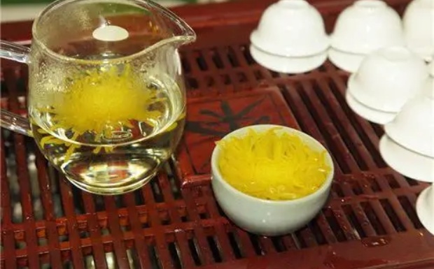 菊花茶的冲泡方法以及饮用注意事项-第1张-茶叶知识-凤凰单丛茶网