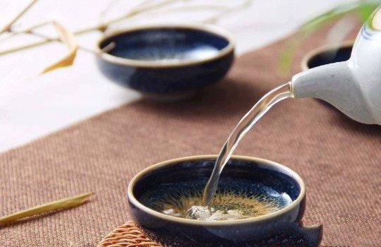 建盏喝茶的好处和坏处？-第1张-茶具-凤凰单丛茶网
