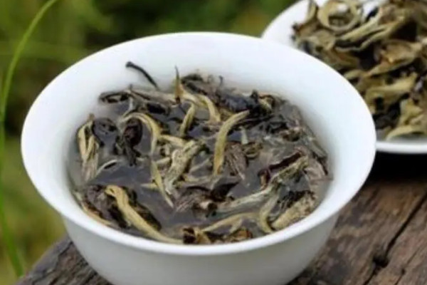 月光白属于什么茶？类_月光白是白茶还是生普-第5张-白茶-凤凰单丛茶网